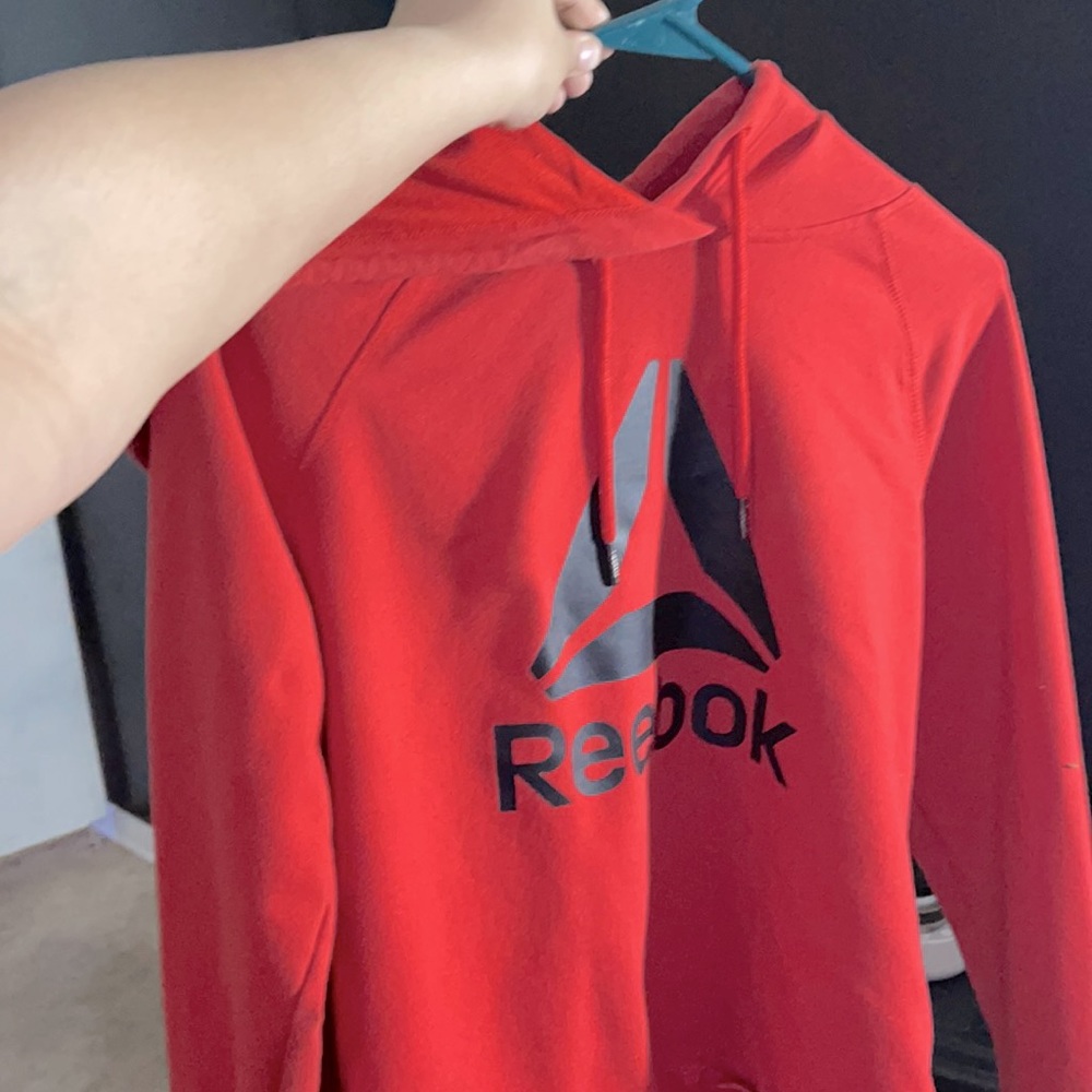 red reebok hoodie w/ thumb holes